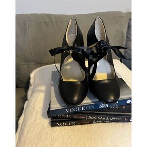 MoMo Women's Black Block Heel Pumps Size 7.5 Ribbon Tie Vintage